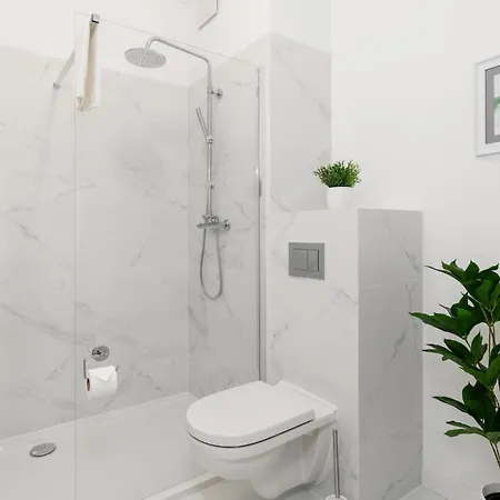 White Elegance With Ac & Parking Garage By Renters