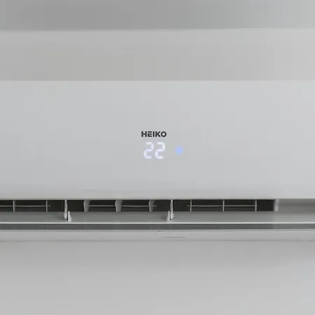 White Elegance With Ac & Parking Garage By Renters Apartment *