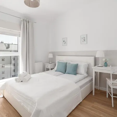 Apartment White Elegance With Ac & Parking Garage By Renters