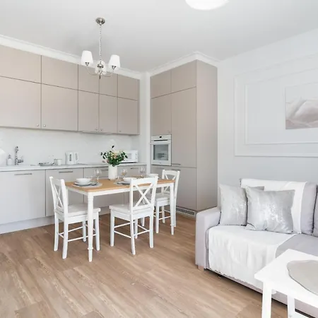White Elegance With Ac & Parking Garage By Renters *