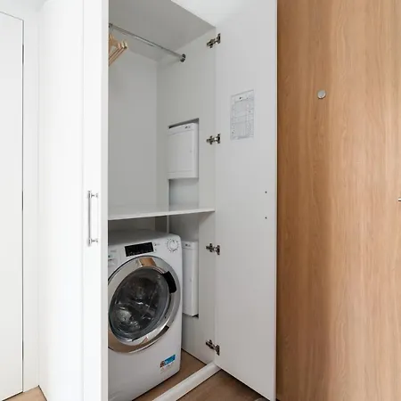 White Elegance With Ac & Parking Garage By Renters Apartment Poznan