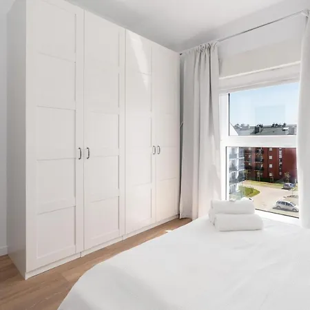 White Elegance With Ac & Parking Garage By Renters * Poznan